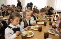 С 1 сентября все школы страны перейдут на новые условия организации питания учащихся