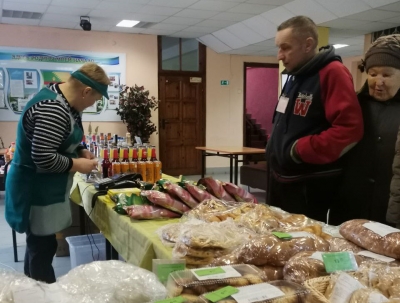 Выездная торговля и артисты радуют избирателей на Краснопольщине