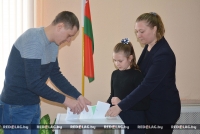 Досрочно голосовать в Краснополье приходят семьями