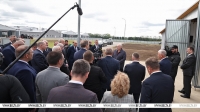 В каком &quot;дворце&quot; должны содержать коров. Лукашенко о замысле семинара-совещания в Минском районе