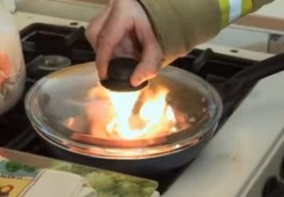 Памятка для населения: что делать, если загорелось масло на сковороде