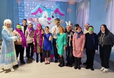 «Новый год к нам мчится»