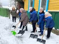 Сплоченность в непогоду: как жители Краснополья преодолевают снежные преграды